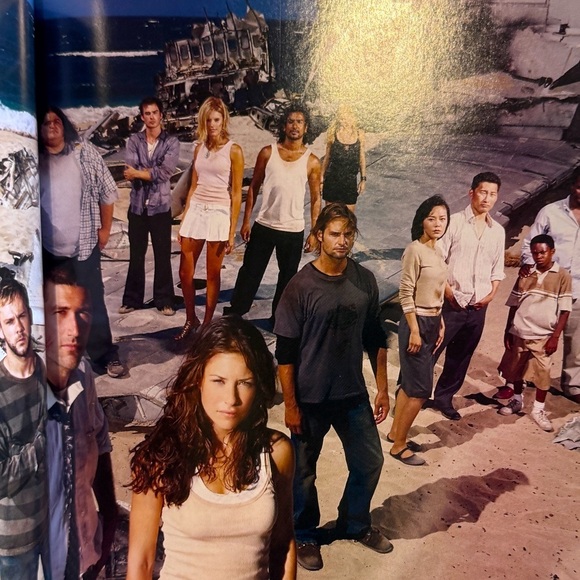 📚✨ Vintage 2005 – LOST Official Companion Book + Bonus DVD | Rare Item 📚✨ - Picture 7 of 16